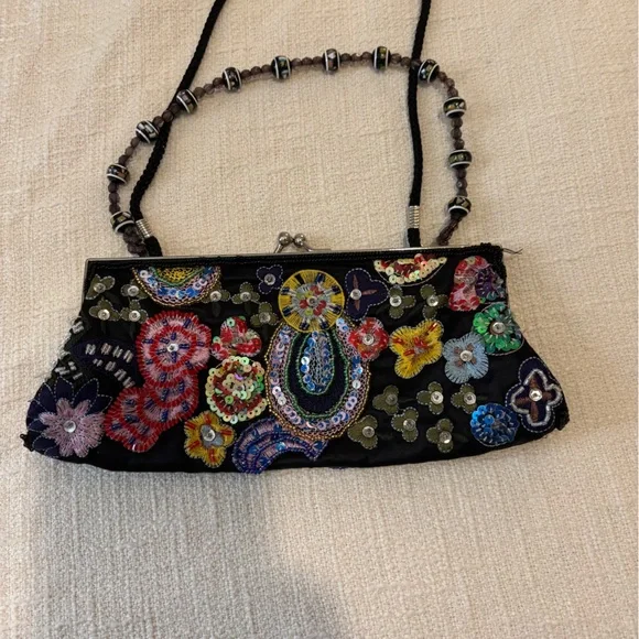 Le Régale Embroidered Floral Beaded Clutch with Beaded Strap & Clasp Close - Picture 5 of 8